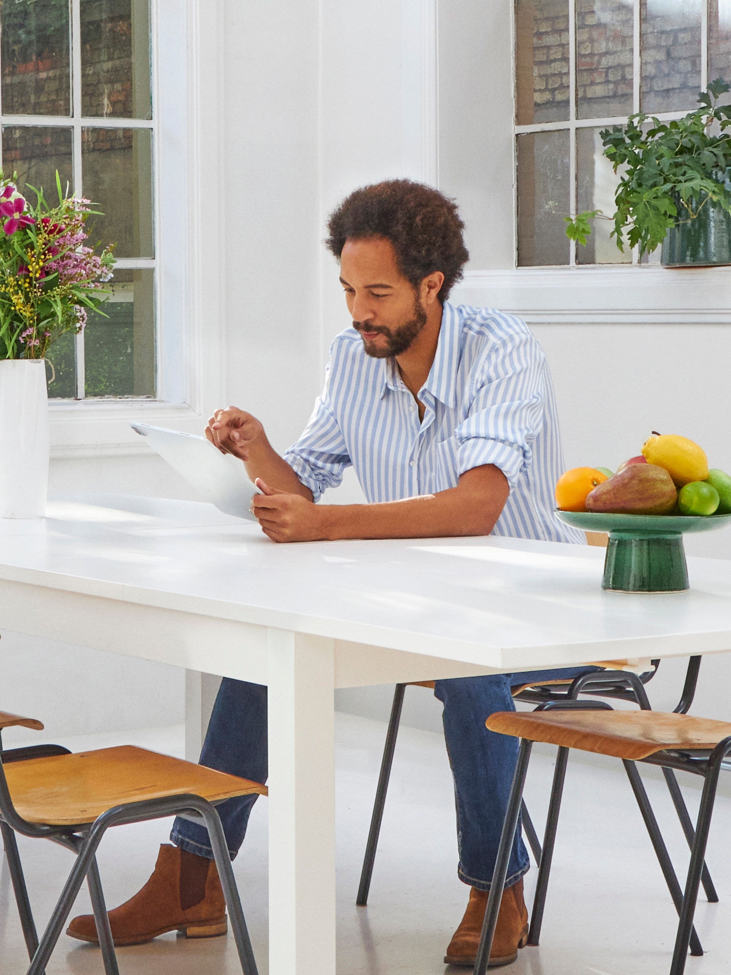 Man sitting at a table downloading the Onecta app onto his tablet device