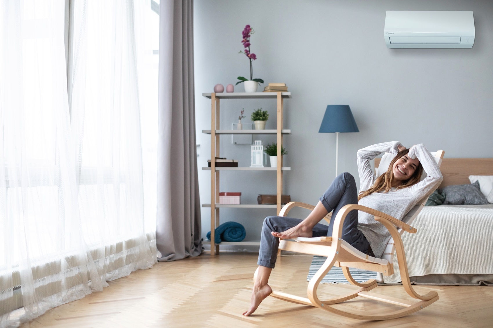 DASA LAdy in chair Sensira Aircon